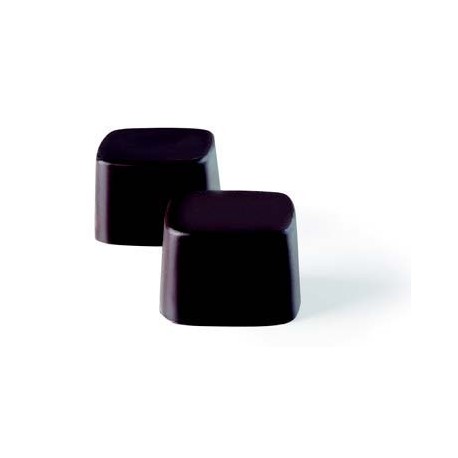 Moldes de chocolate quadrados de chocolate.